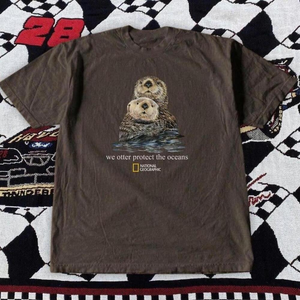 Gildan Brown T-Shirt, National Geographic Brown Otter T-Shirt